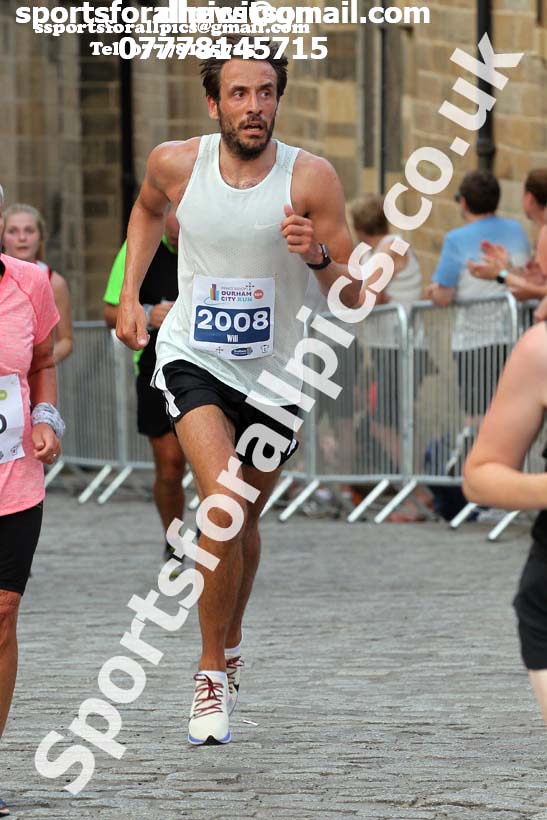 Finish of the Durham City Run 10k,  Durham City Run 5k and 10k. Photo: David T. Hewitson/Sports for All Pics